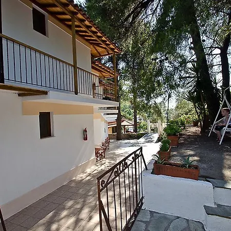Pine Trees Aparthotel Agnontas