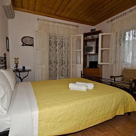 Aparthotel Pine Trees 3*