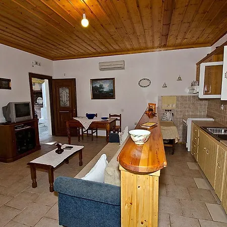 Pine Trees Aparthotel Agnontas
