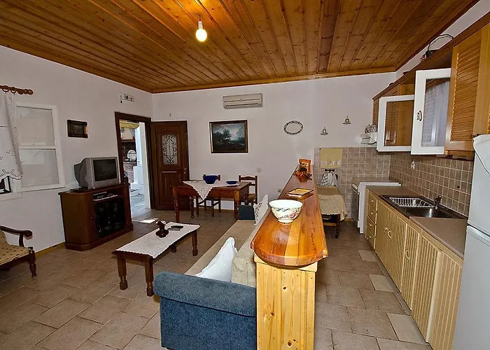 The Pine Trees Lägenhetshotell Agnontas